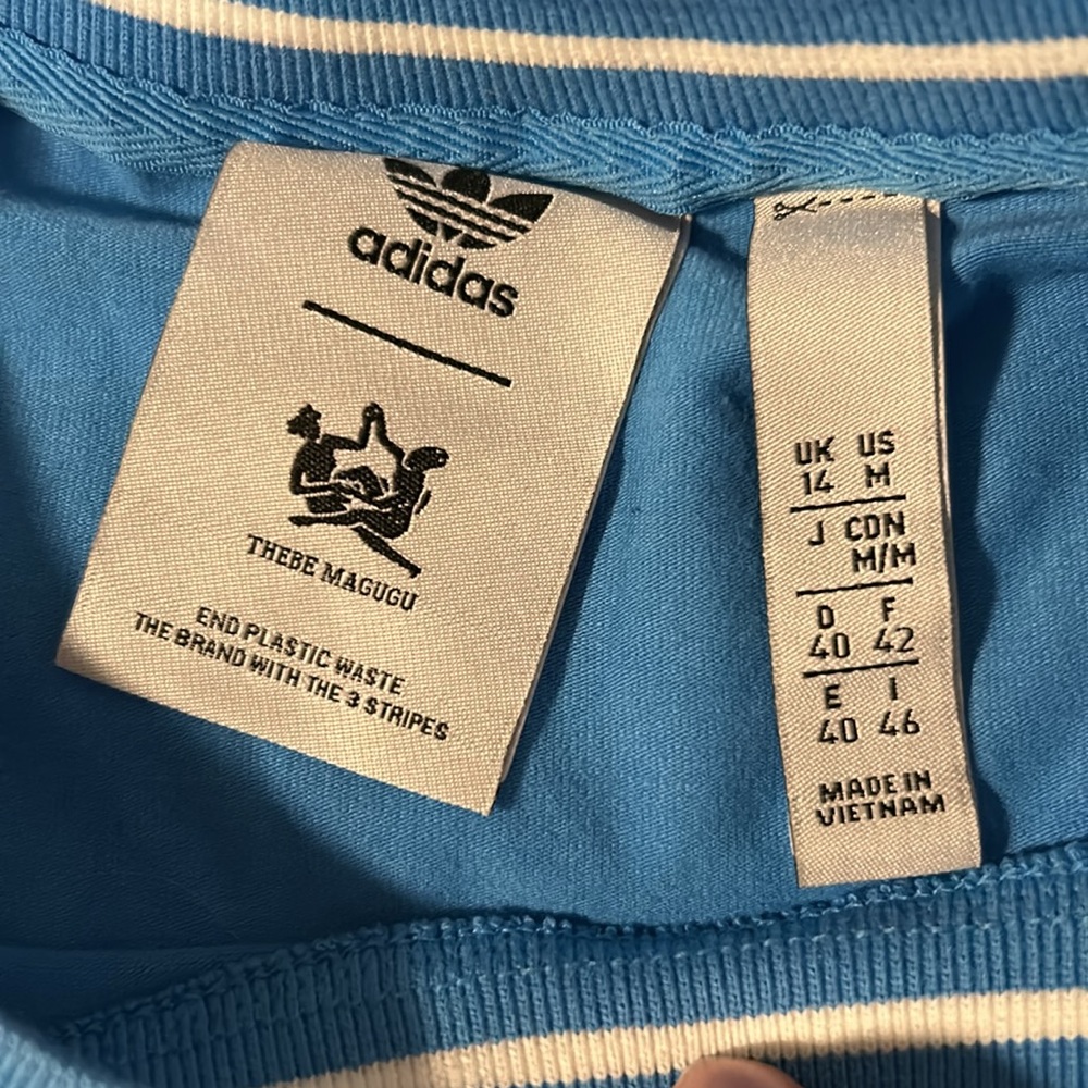 Adidas cropped Tee - Picture 4 of 4